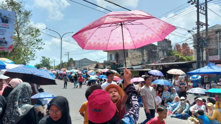 Antusiasme Masyarakat Saksikan Karnaval HUT RI di Bangka