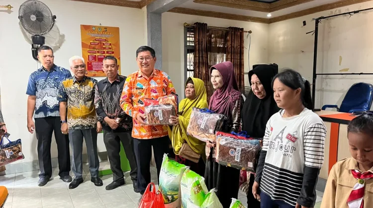 150 Warga Beltim Terima Bantuan Sosial Permakanan dan Sandang
