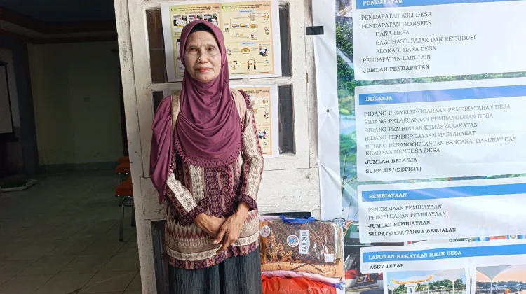 Gosok Baju Keliling Rp300rb/Bulan, Suwarni Rawat Suami Disabilitas