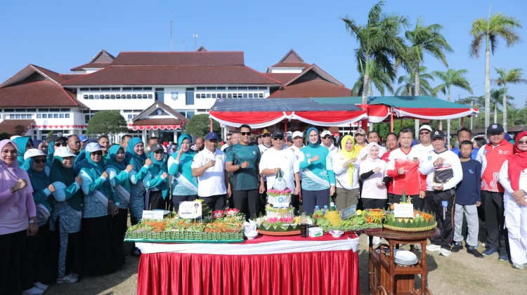 63 Tahun, Gubernur Hidayat Arsani Terima Kejutan Spesial Sang Istri & Danrem 045/Gaya