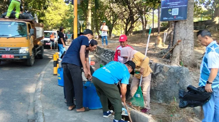 Sampah usai Pawai-Karnaval di Sungailiat Mencapai 3,7 Ton
