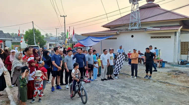 Bupati Bangka Lepas Jalan Sehat, Warga Graha Arwana Semarakkan HUT RI