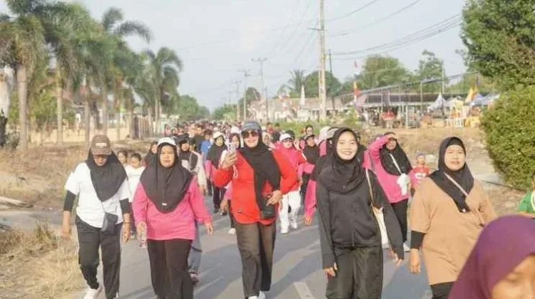 Jalan sehat HUT ke-81 RI di Lubuk Besar Diwarnai Antusiasme Warga
