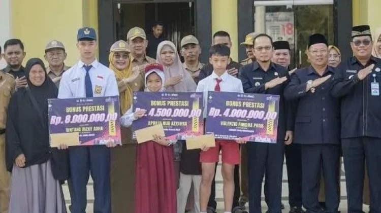 Tiga Pelajar Berprestasi Nasional Diganjar Bonus oleh Pemkab Bangka Tengah