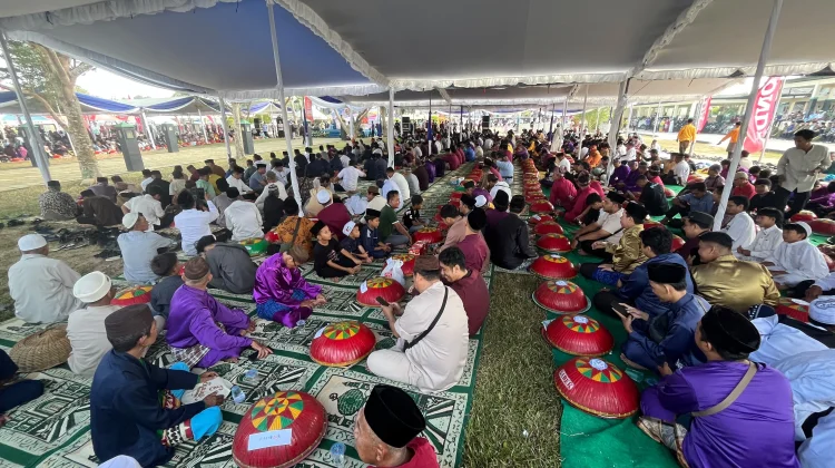 Ribuan Masyarakat Padati Festival Nganggung di Kelurahan Tuatunu