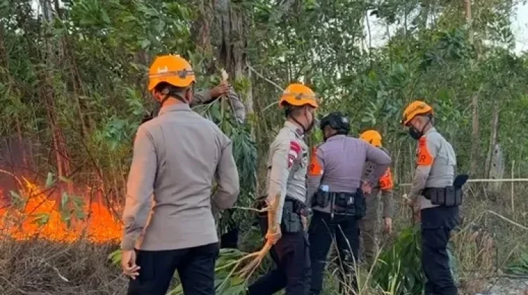 Bupati Belitung Apresiasi Polisi Bantu Padamkan Karhutla