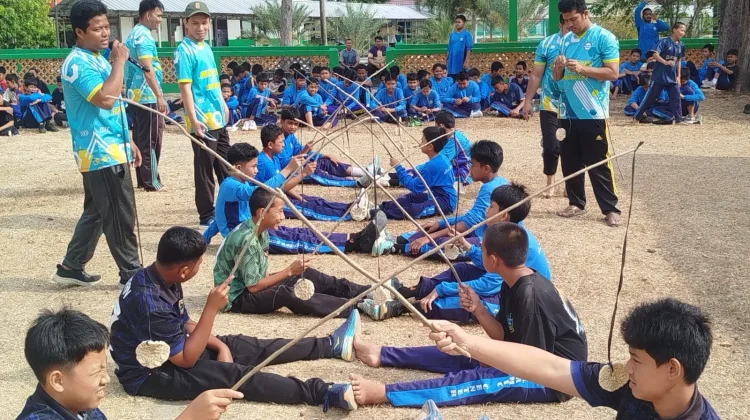 Meriahkan HUT RI, MTs Bahrul Ulum Adu Kekompakan lewat Lomba Tradisional