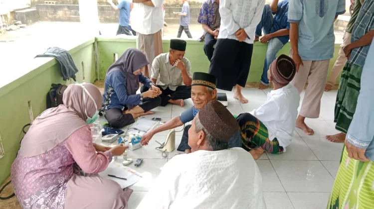 CKG Datang ke Masjid, Suryatin Tahu Tubuhnya Tak Baik-Baik Saja