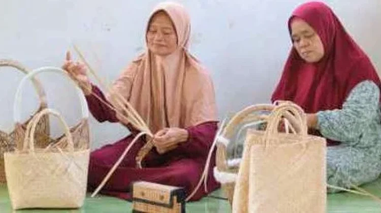 Pemkab Bateng Dorong Kerajinan Lidi Nipah Mampu Tembus Pasar Internasional