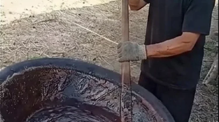 Tradisi Ngilok Dodol Nibung Jaga Kelestarian Budaya
