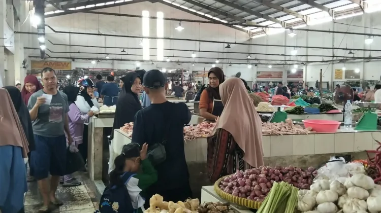 Harga ayam di Pasar Sungailiat Tembus Rp53 Ribu