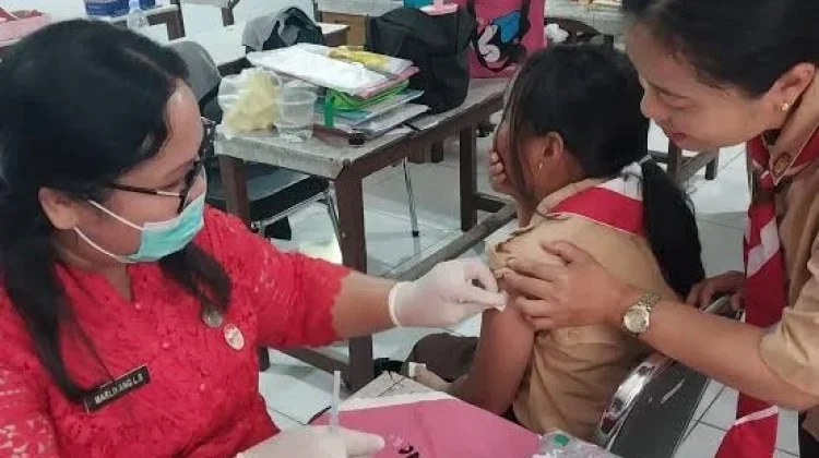 Cegah Kanker Serviks, Ribuan Remaja Putri Bangka Vaksin HPV Gratis
