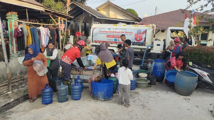 PMI Belitung Salurkan Air Bersih di tengah Kekeringan