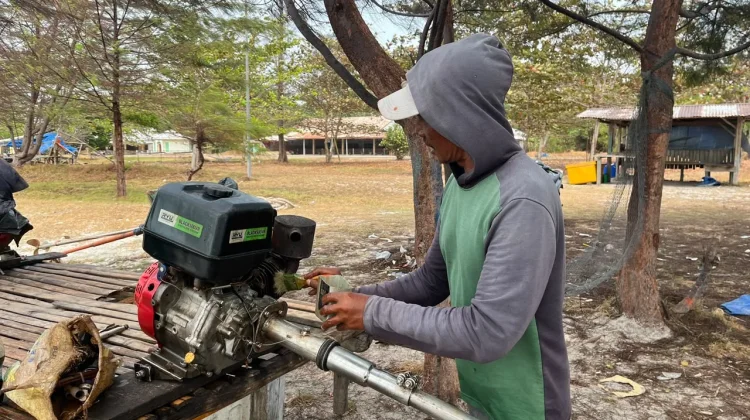Gelombang Tinggi, Nelayan Belitung Timur Kurangi Aktivitas Melaut