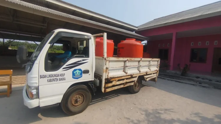 100 Santri Ponpes Sinar Jaya Kekeringan, DLH Bangka Salurkan Air Bersih