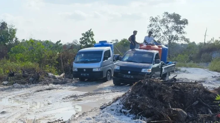 Sumur Kering, Warga Belitung Beli Air Bersih Rp100 Ribu per Ton