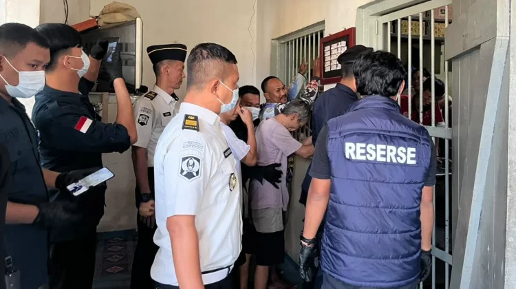 Razia Blok Hunian Lapas Tanjungpandan Amankan 50 Item Barang