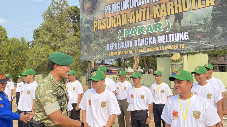 75 Relawan Pasukan Anti Karhutla di Babel Dikukuhkan Danrem 045/Gaya