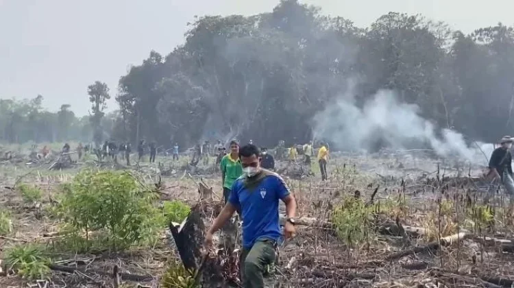 Tak Ada Akses Kendaraan, Pemadaman Karhutla Bukit Maras Dilakukan Manual