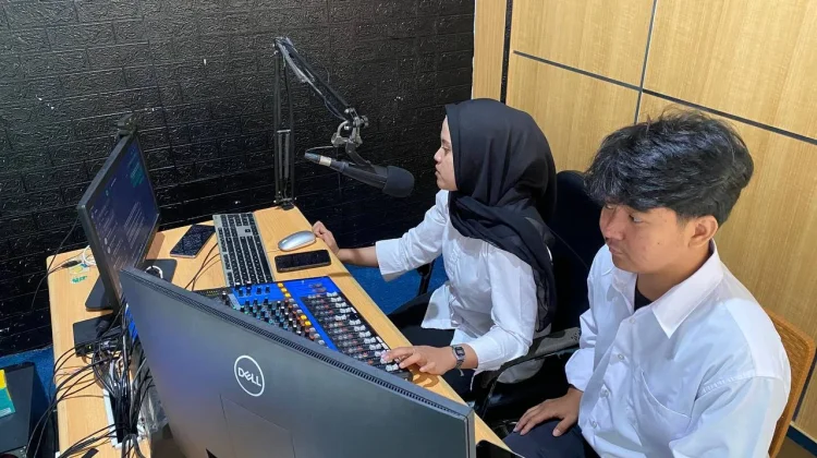 Peserta Maganghub Ikuti Latihan Siaran di RRI SP Belitung