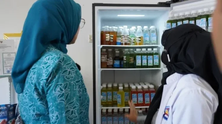 Kader PKK Air Mawar Belajar Olah Rumput Laut Jadi Minuman Jelly di SMKN 4