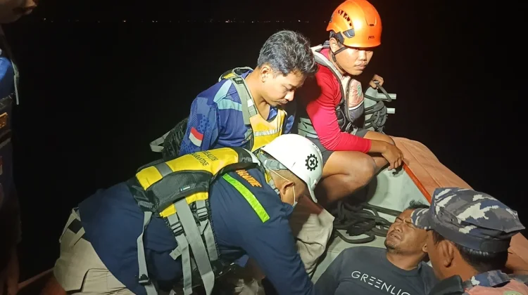 Sakit Parah di tengah Pelayaran, Penumpang KM Salvia Dievakuasi Tim SAR