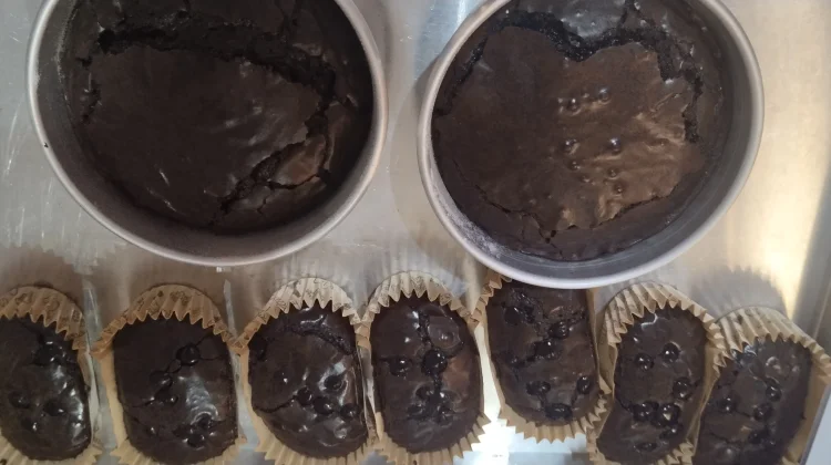 Membuat Fudgy Brownies dengan Shiny Crust yang Menggugah Selera