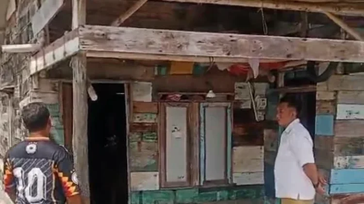 PLN ULP Sungailiat Pasang Listrik Gratis Warga Tak Mampu di Surya Timur