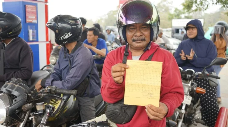 Kartu Kendali Mulai Urai Antrean BBM di Kecamatan Kelapa Kampit