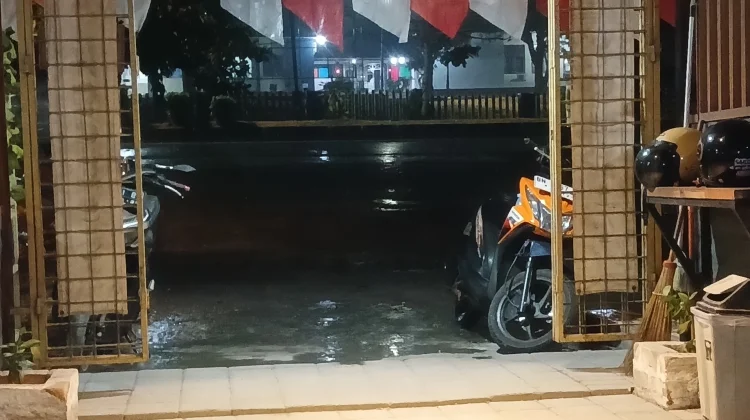 Hujan Malam Hari Bawa Kebahagiaan Warga Sungailiat