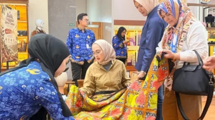 Dekranasda Babel Ajak Inovasi Batik Bangka Belitung