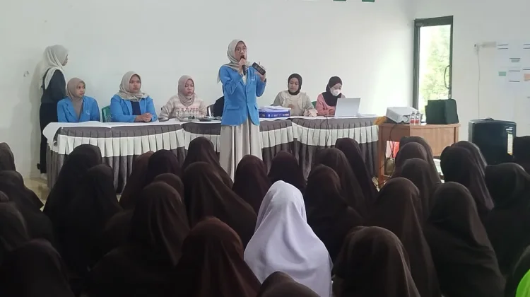 Santriwati Bahrul Ulum Jadi Objek Penelitian Pedikulosis Kapitis Mahasiswa UBB