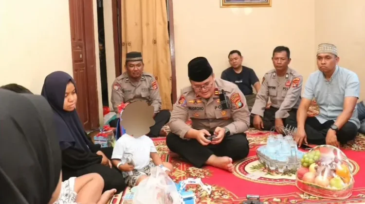 Kapolsek Sijuk Sambangi Keluarga Korban Tenggelam Tanjung Tinggi