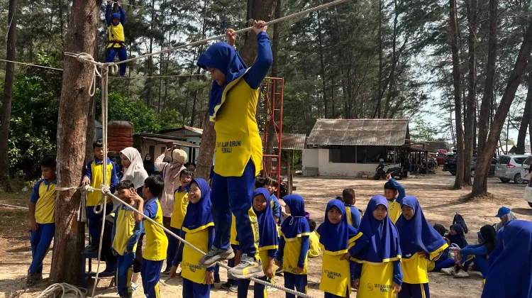Outbound SDIT Alam Biruni Bangka Latih Kemandirian dan Kekompakan Siswa