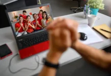 Perantau Rayakan Imlek Jauh dari Keluarga