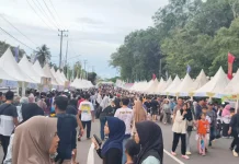 Senja Ramadan di Jalan A. Yani, Warga Berburu Takjil