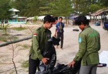 'Clean Up' Sampah di Pesisir Pantai Koala Kabupaten Bangka