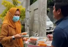 Merawat Kearifan Lokal dengan Berbagi Takjil Pererat Silaturahmi