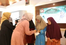 BKOW Babel Salurkan Paket Sembako di Baksos Ramadan