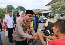 Polresta Pangkalpinang Gandeng Mahasiswa, Bagi Takjil Edukasi Lalu Lintas