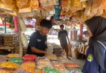Permintaan Kue Kering di Pasar Sungailiat mulai Meningkat