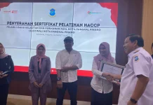Pemkot Pangkalpinang Serahkan 9 Sertifikat HACCP untuk UMKM