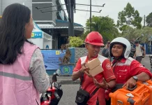 YBM PLN Bagikan Takjil ke Jamaah Masjid hingga Pengendara