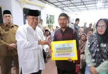 Safari Ramadan Gubernur,  Masyarakat Bangka Tengah Terima Bantuan Sosial