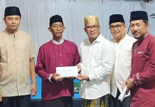 Wabup Syamsir Serahkan Bantuan di Penutupan Safari Ramadan