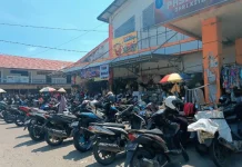 Parkir Kendaraan Alami Lonjakan jelang Lebaran di Pasar Kite