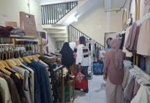 Menjelang Lebaran, Toko Hijab Mulai Dikunjungi Pembeli