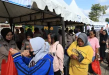 Jelang Lebaran, Warga Serbu Pasar Murah di Polda Babel