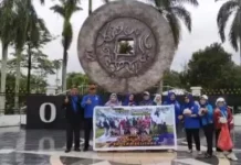 Komunitas Urang Melayu Babel Berbagi Takjil meski Hujan