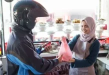 Tenaga Operasional Pilih Belanja Online di Lebaran Ketiga